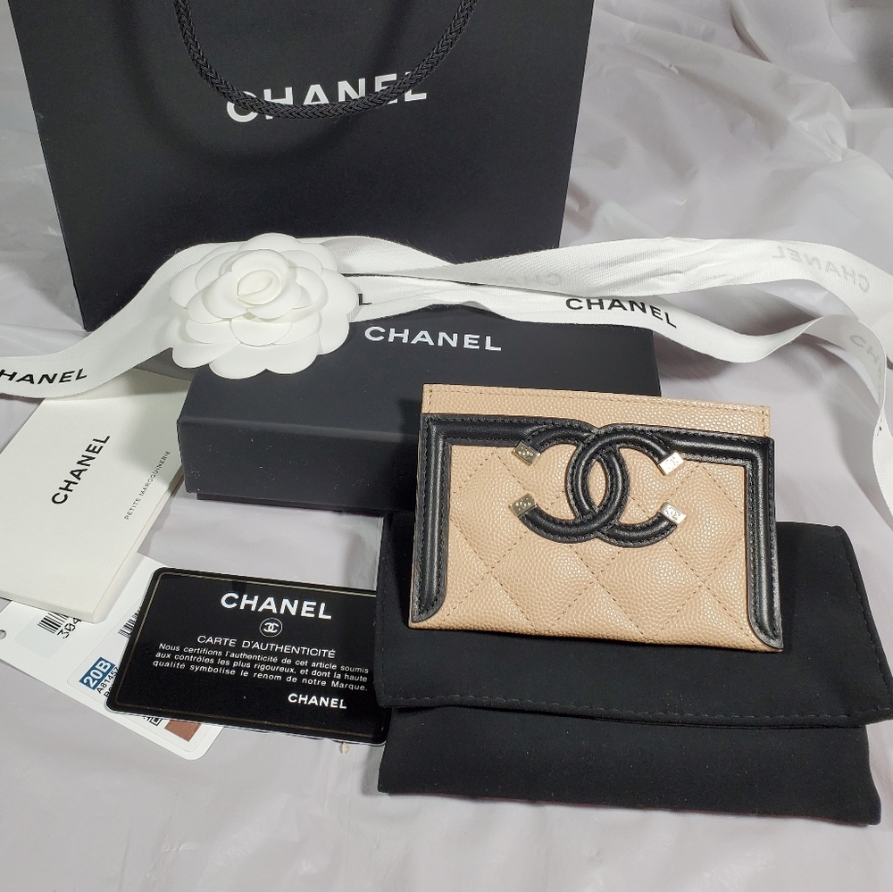 authentic Chanel filigree caviar card holder